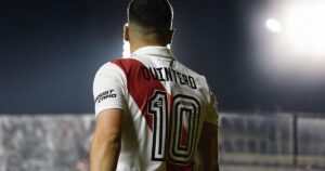 La pelota siempre al 10: Quintero vuelve a usar la camiseta más icónica de River imagen-3