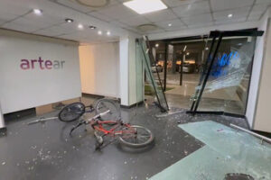 Investigan a exfuncionarios kirchneristas por el ataque al edificio de TN y eltrece imagen-2