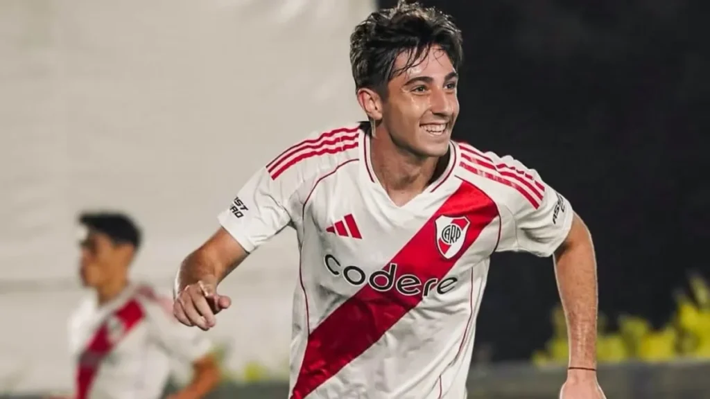 La joya de River que firmó su primer contrato con la cláusula más alta en la historia del fútbol local - TyC Sports imagen-43