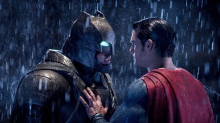 Aunque no lo creas, Batman paga el sueldo de Superman... O, más bien, Bruce Wayne paga el de Clark Kent imagen-5