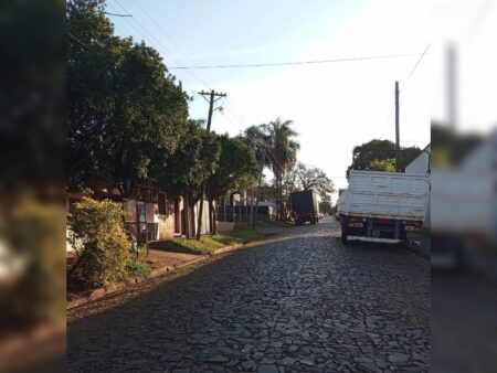 Vecinos molestos por estacionamiento de camiones en el barrio El Progreso imagen-11