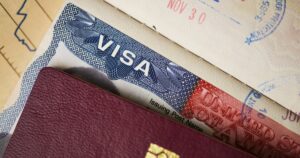 Cómo funciona el programa al que se sumaría Argentina para entrar a Estados Unidos sin visa imagen-2