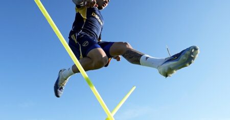 Más afuera que adentro: los dos jugadores de Boca que se perderían el partido contra Atlético Tucumán imagen-17