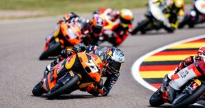 Valentín Perrone volvió a sumar puntos en el GP de Alemania de Moto3 imagen-2