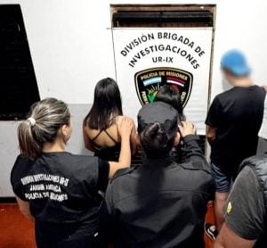 Jardín América | Tres personas fueron detenidas por intentar comprar con un cheque falso imagen-6