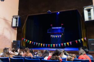 El festival “Gurises al Teatro” vuelve a llenar de teatro y alegría las tardes en el Centro Cultural Vicente Cidade imagen-1
