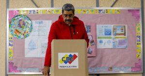 Otro simulacro electoral de Nicolas Maduro en Venezuela: elige alcaldes casi sin oposición al chavismo imagen-1