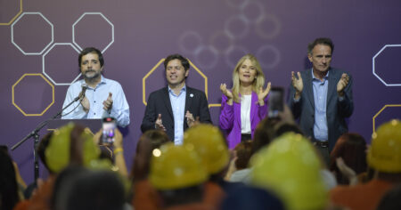 Axel Kicillof pidió dejar la interna con el kirchnerismo "para después" y sumar fuerzas para frenar a Milei imagen-14