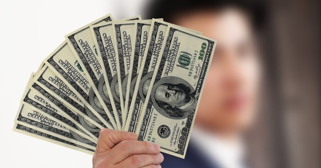 El "efecto Fantino": subió el dólar blue y ya roza los $ 1.300 imagen-4