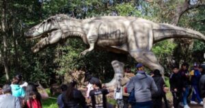 Vacaciones jurásicas: sorprende la reapertura de un parque con dinosaurios ideal para visitar gratis con los más chicos imagen-2