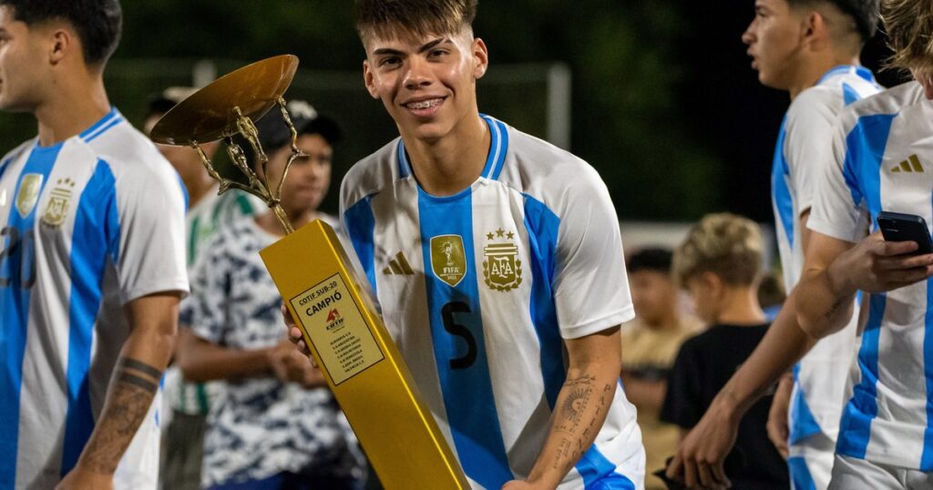 El pibe de River campeón en L'Alcudia: "Es una motivación que Gallardo nos siga" y "miro a Enzo Pérez" imagen-5