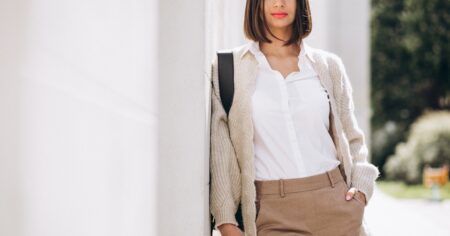 Cómo vestirse para el trabajo y estar lista para salir con amigas: 5 looks que no fallan en este 2025 imagen-17