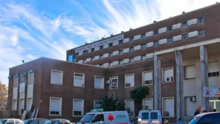 Por decreto, Milei crea un ente para gestionar cinco hospitales y elimina tres institutos de salud imagen-9