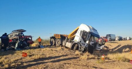 Trágico choque frontal en el límite entre Catamarca y La Rioja: tres muertos y dos nenas en estado crítico imagen-12