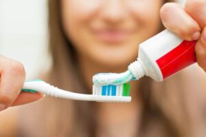 La ANMAT prohibió una reconocida marca de pasta dental por provocar inflamación en la boca, irritación y aftas imagen-3