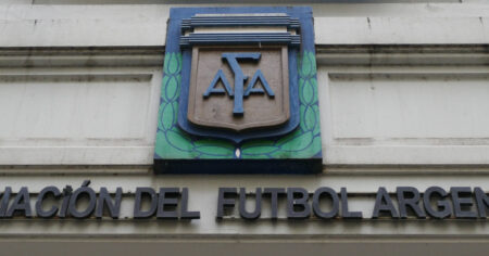 Un entrenador argentino fue expulsado por pronunciar una frase antisemita contra un árbitro imagen-14