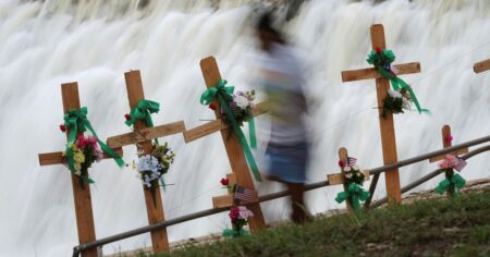 Estados Unidos: todavía hay más de cien desaparecidos tras las inundaciones en Texas, que dejaron 133 muertos imagen-10