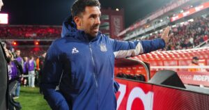 La vuelta de Tevez a cancha de Independiente: de las criticas por los "malos refuerzos" a los agradecimientos por agarrar un fierro caliente imagen-3