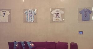 La envidiable colección de camisetas de Neymar imagen-3