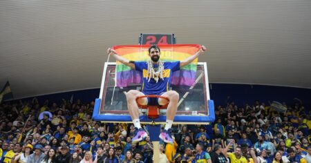 Sebastián Vega, una bandera LGBT y un grito aún más fuerte que el de bicampeón con Boca: "Es un mensaje de superación" imagen-12