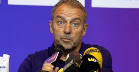 El inusual pedido de Hansi Flick para las camisetas del Barcelona imagen-15