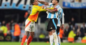 Del picante cruce en Eliminatorias a compartir equipo: Richard Ríos, muy cerca de llegar al Benfica y convertirse en compañero de Otamendi imagen-1
