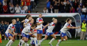Con un penal como el de Julián Álvarez, Inglaterra se consagró campeón de la Eurocopa Femenina imagen-2