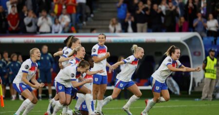 Con un penal como el de Julián Álvarez, Inglaterra se consagró campeón de la Eurocopa Femenina imagen-13