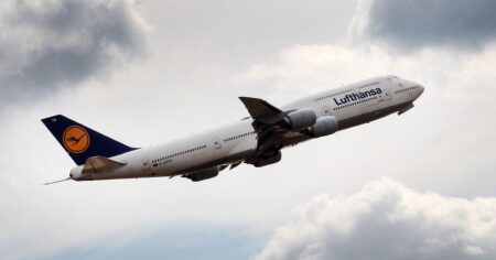 Un avión que debía llegar a Ezeiza tuvo que desviarse dos veces por la niebla y aterrizó de emergencia en San Pablo imagen-13