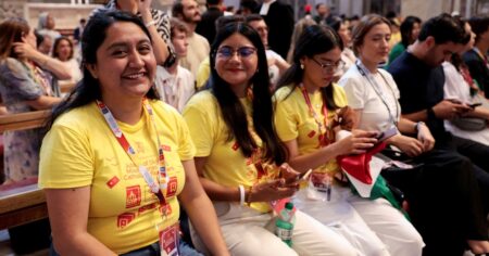 "Derroten las fake news": el papa León XIV recibe a influencers católicos en el Vaticano imagen-8