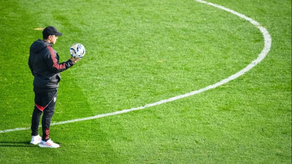 Gallardo espera por Salas para definir el equipo de River para el debut - TyC Sports imagen-5
