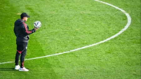 Gallardo espera por Salas para definir el equipo de River para el debut - TyC Sports imagen-6