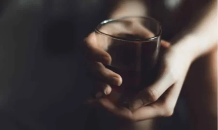Advierten que aunque el alcohol afecta más a las mujeres, ellas son las que menos piden ayuda imagen-9