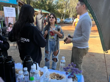 Con sabores regionales y promociones recibieron a los turistas en Wanda y Puerto Esperanza imagen-13