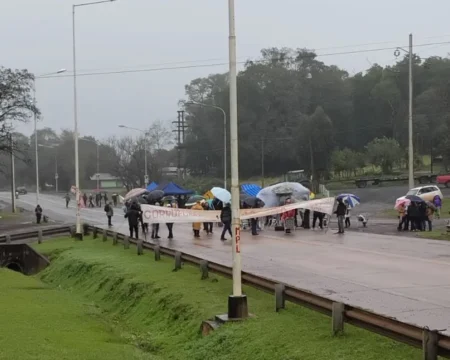 Montecarlo: manifestantes cortan la ruta nacional N°12 imagen-11
