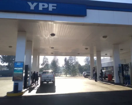 YPF de Jardín América registró una nueva suba en el precio de los combustibles imagen-13