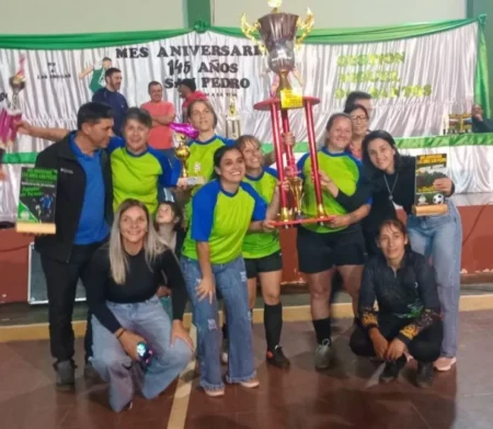 Con multitudinaria concurrencia, finalizó la Copa Mes Aniversario de San Pedro imagen-7