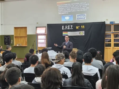 La Epet N° 11 de Montecarlo conformó su cooperativa escolar imagen-12