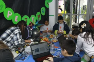 Tecnotravesía: estudiantes aplicaron robótica para crear, incluir y enseñar jugando imagen-2