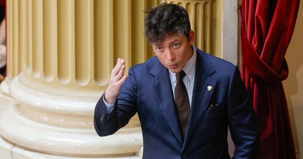 Javier Milei y sus medidas, EN VIVO: "Es como un hermano", el apoyo del Presidente a Santiago Caputo tras el cierre de listas imagen-5