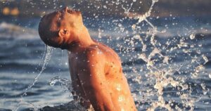 Manuel Viso, doctor, sobre tratar de curar heridas en el mar: "No lo hagas" imagen-2