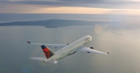 Un avión aterrizó de emergencia en una isla en el Atlántico y los pasajeros estuvieron varados más de un día imagen-9