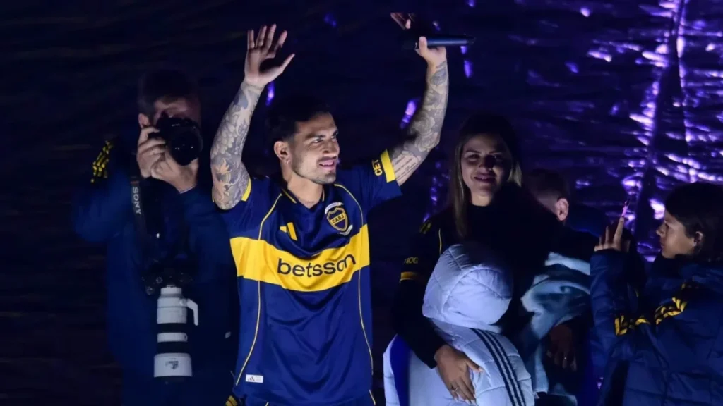 El emotivo reencuentro de Paredes y la Bombonera: cargada a River, cantos con la hinchada y el "miedo" en la previa - TyC Sports imagen-5