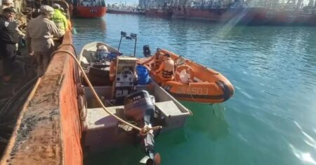 Rescatan a seis personas que salieron a pescar sin permiso y pasaron 20 horas a la deriva imagen-15