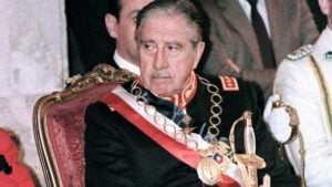 Justicia chilena ordena a los herederos de Pinochet devolver 16 millones de dólares por malversación de fondos públicos imagen-12