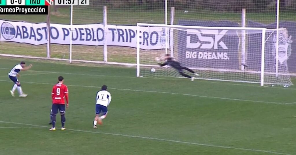 Lavagnino debutó en Independiente: el video del penal atajado en Reserva imagen-4