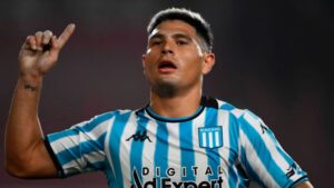 Duro posteo de Maxi Salas tras su salida de Racing: “Se dieron cuenta de que existía cuando me llamó River” imagen-1