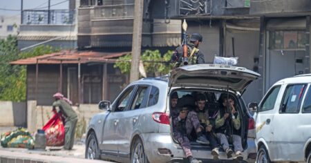 Siria e Israel acuerdan un alto el fuego con apoyo de EE.UU., según un enviado especial de Trump imagen-8