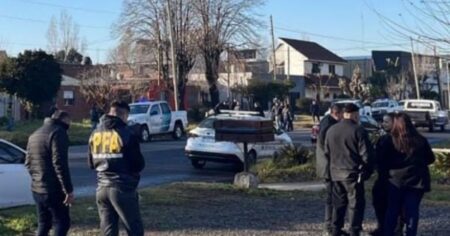 Un motochorro murió y otro fue detenido tras un intento de robo a una pareja de policías en Quilmes imagen-12