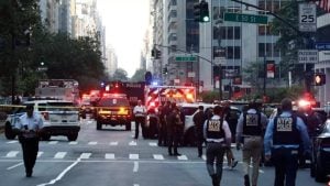 Un tiroteo masivo en Nueva York dejó al menos 4 muertos y varios heridos: el ataque más letal en 25 años imagen-9
